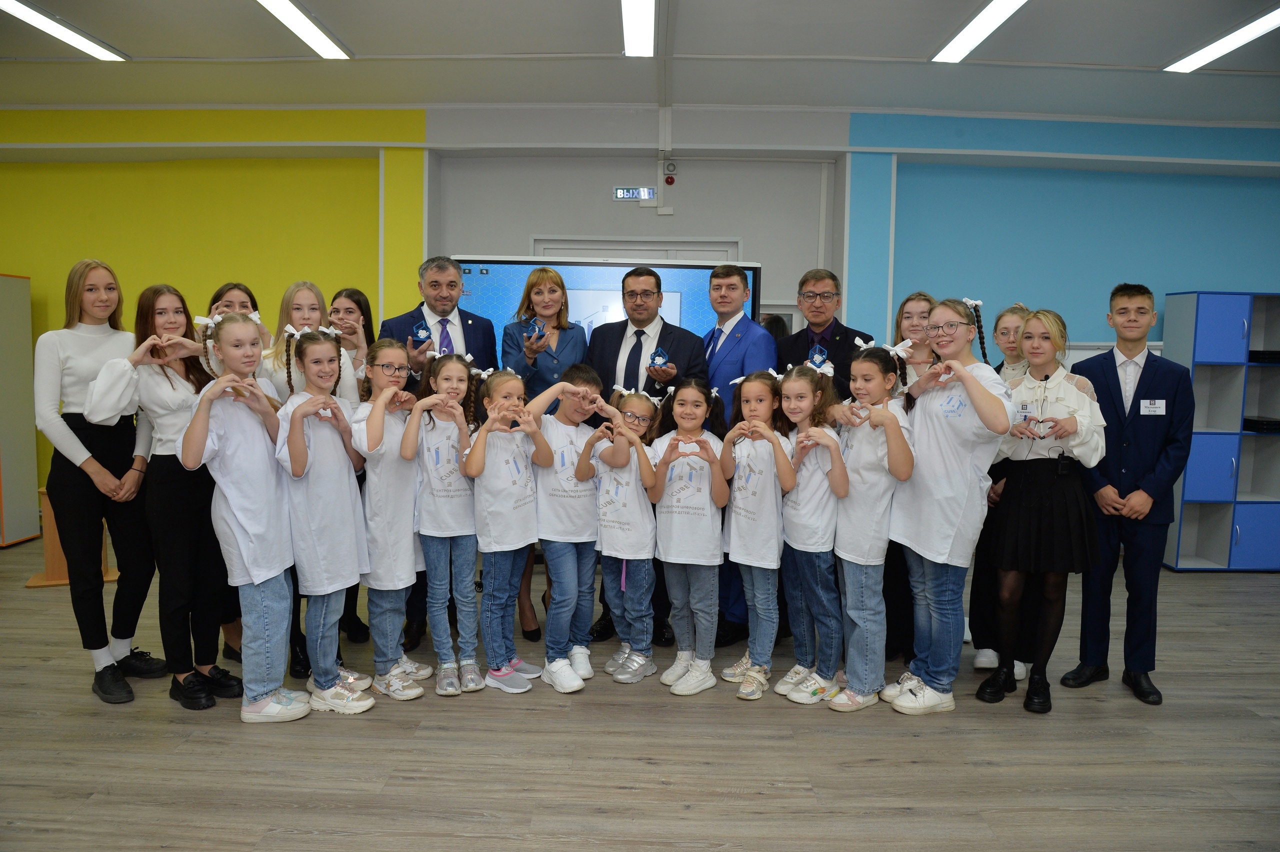В Усинске открылся Центр цифрового образования детей «IT-куб»