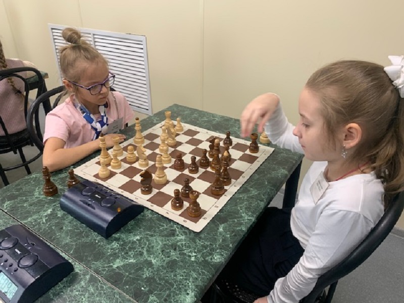 А наши юные шахматисты - лучшие в городе.